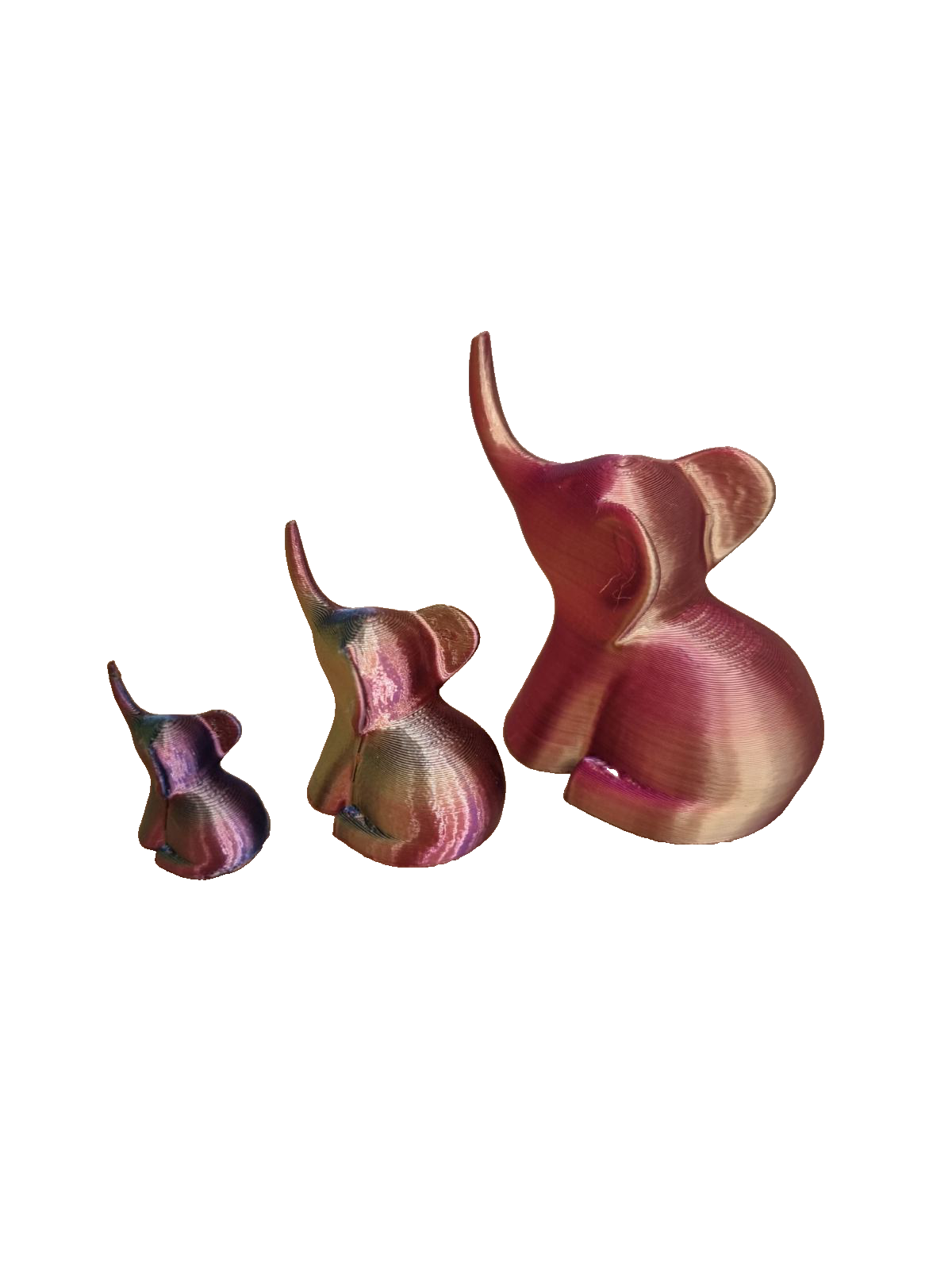 TGY 3D webshop - Ülő szerencse elefánt, felemelt ormánnyal - Natúr felület (Kezeletlen felület) 3szín Narancs-Kék-Zöld (Selyem_PLA) - 3D nyomtatás  bérnyomtatás ajándéktárgyak emléktárgyak használati eszközök 